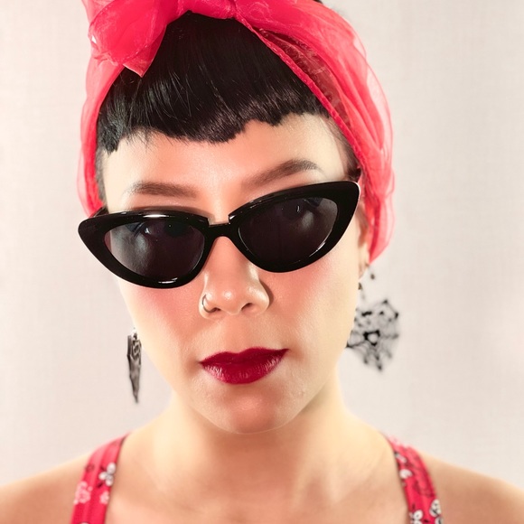 Black Spiderweb Heart Shaped Acrylic Dangling Halloween Gothic Earrings - Picture 7 of 8